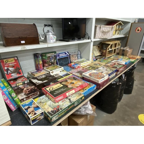 364 - Assorted games and jigsaws including Othello, Cluedo, Jenga (all unchecked)