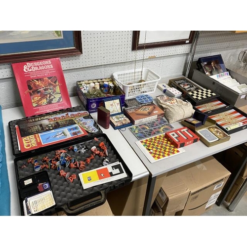 375 - Assorted games including Backgammon, Multi Chess magnetic games, Dungeons & Dragons etc (all uncheck... 