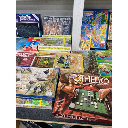 364 - Assorted games and jigsaws including Othello, Cluedo, Jenga (all unchecked)