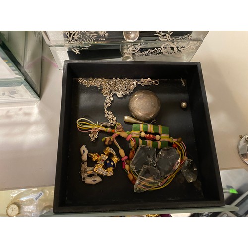 277 - 2 mirrored jewellery chests containing jewellery & watches inc. gold, vintage, costume (9ct gold 2.4... 