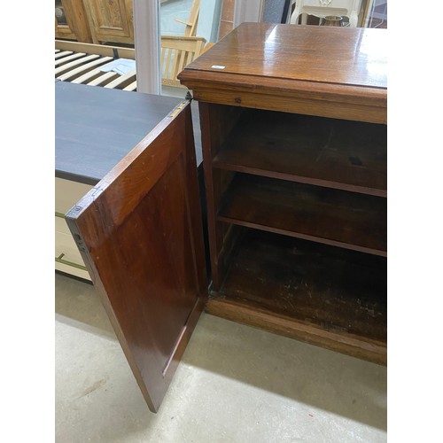 17 - Victorian oak 2 door cupboard with shelves to the interior 82H 81W 42D