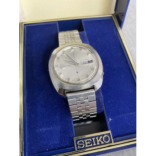 242 - Boxed Seiko 5 automatic 21 jewels day/ date watch