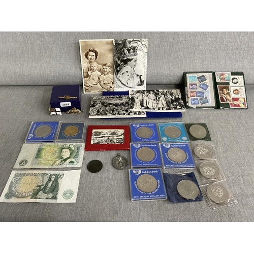 252 - Tray of Commemorative postcards, stamps, 3 enamel badges, coinage & banknotes inc. two £1 Bank of En... 