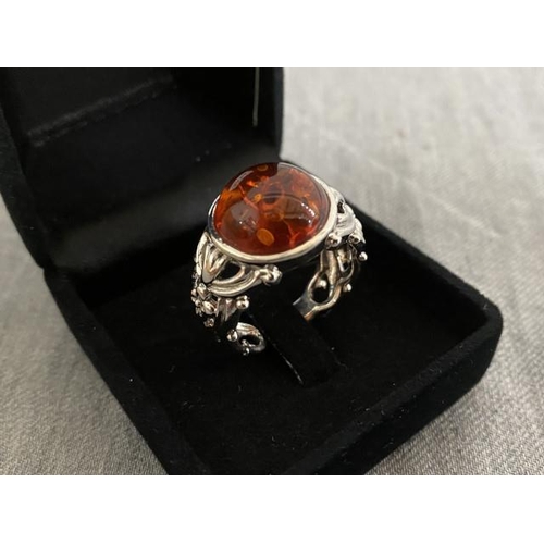 272 - Silver & amber Celtic ring (size U)