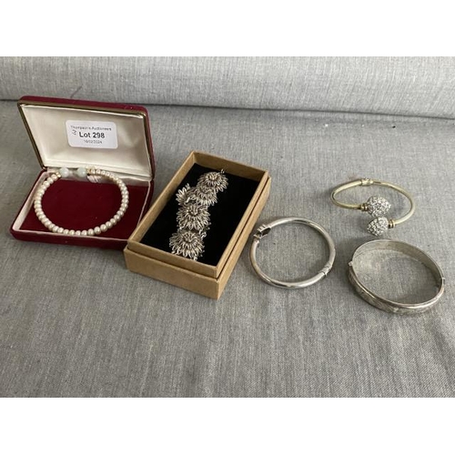 298 - Pearl, gold & jade bangle, silver filigree flower design bracelet & 3 silver bangles