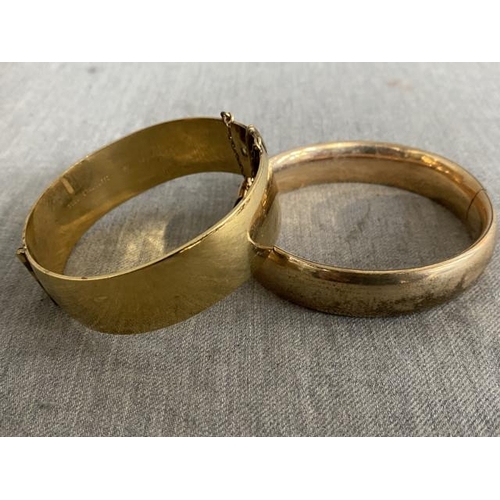 302 - 9ct gold metal cored 20 microns bangle & vintage gilt bangle 31.8g (Stamped PATFEN 25. D8)