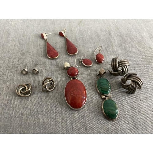 306 - 5 pairs of silver earrings, 2 silver pendants inc. malachite etc. (one pair as seen)