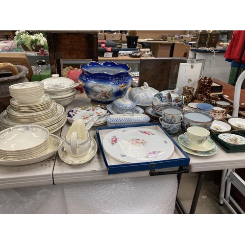 450 - 35 pieces Royal Doulton Juliet dinner wares, boxed Minton and Royal Worcester trinket dishes, boxed ... 