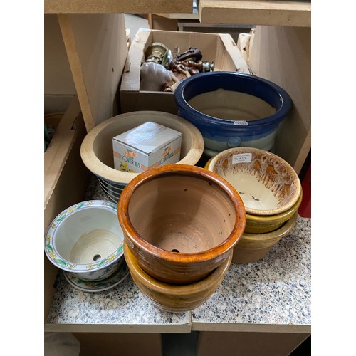 370 - 8 plant pots inc. Honey Comb Fosters Pottery, 25 pieces of Wood & Sons 