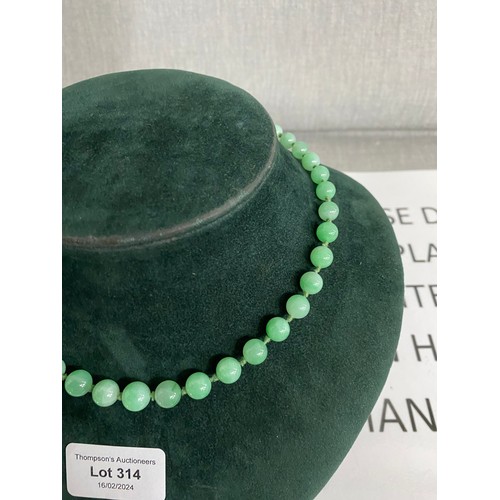 314 - Jade bead necklace (unmarked clasp, tests as gold)