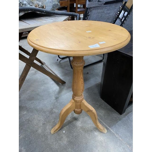 Pine tripod table 73H 53cm diameter