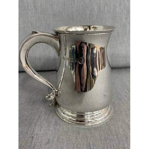 261 - Garrard & Co Ltd London 1953 silver tankard (342g)