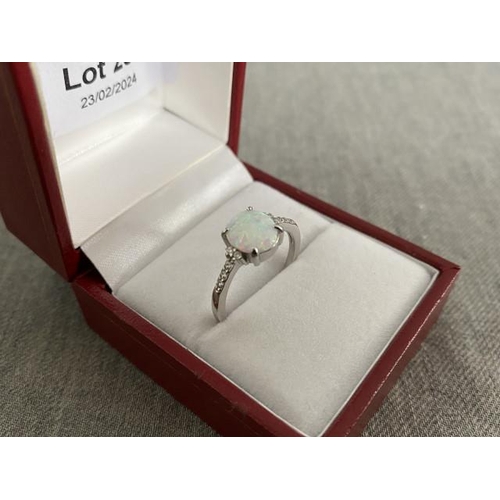 289 - 925 silver opal set ring (size O)