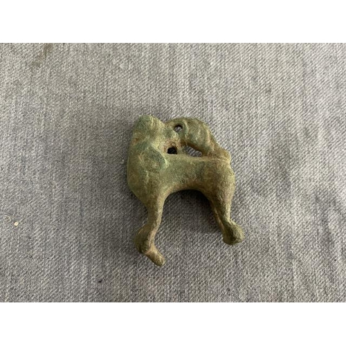 299 - Medieval zoomorphic statue 4.5x3.5cm