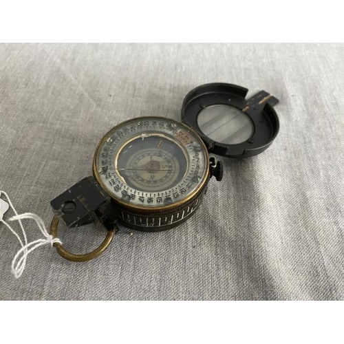 318 - T.G Co. Ltd London 1944 MKIII compass (Glass cracked)