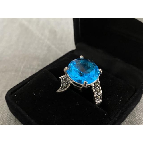 323 - Silver, blue stone & marcasite ring (size Q 1/2)