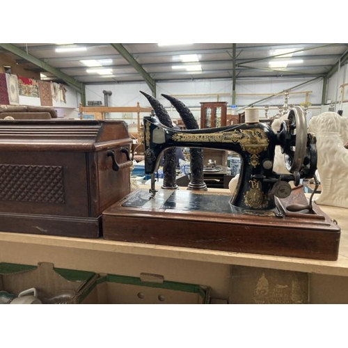 Cased Singer V408353 sewing machine