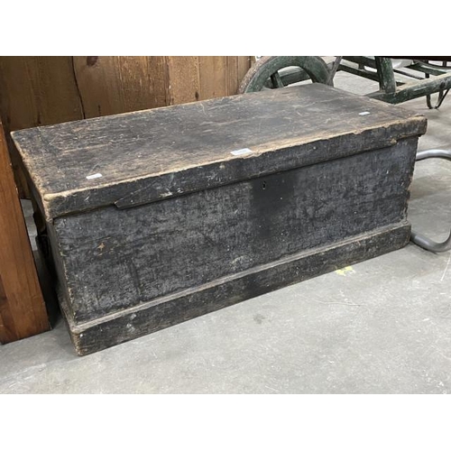 64 - Victorian pine blanket box 33H 84W 41D