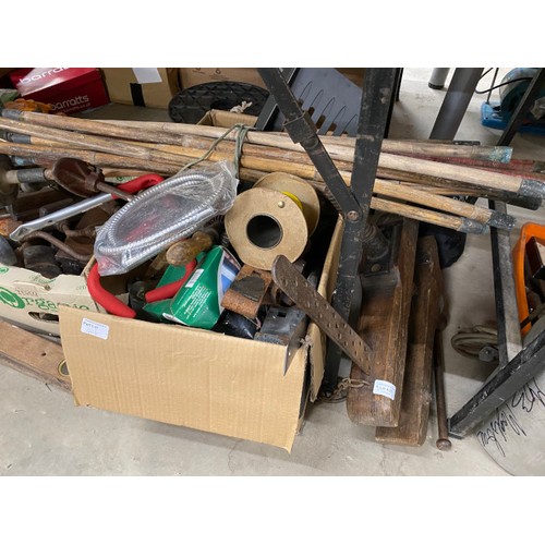 426 - Good quantity of assorted work shop tools etc