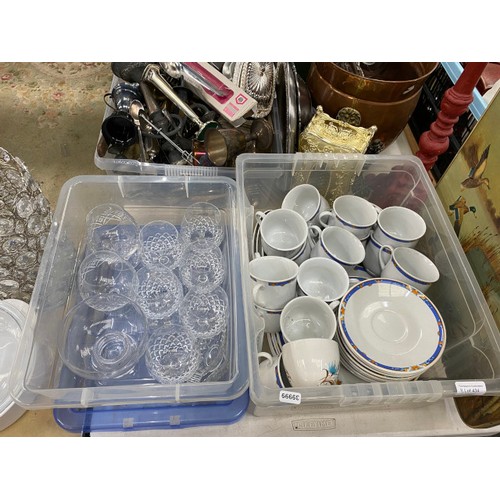 434 - Good selection of collectables and table wares including pewter tankards, cut glass, assorted metal ... 