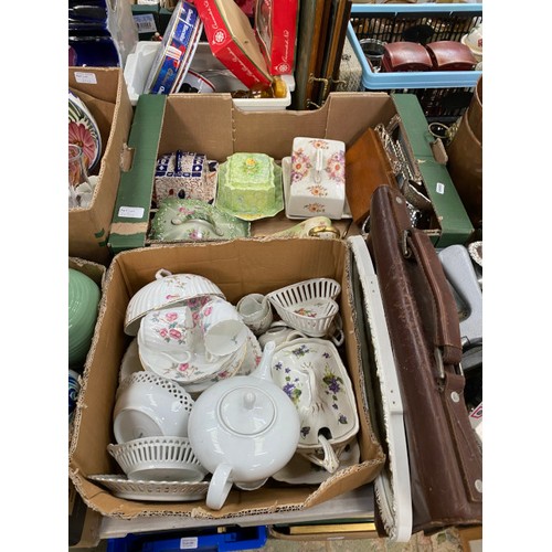 434 - Good selection of collectables and table wares including pewter tankards, cut glass, assorted metal ... 