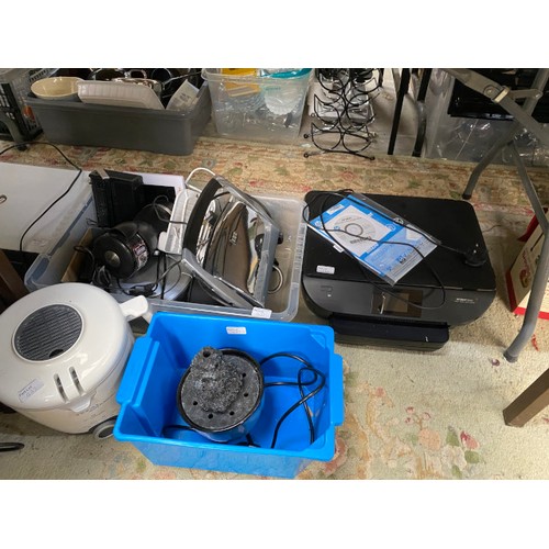 437 - Electrical goods including HP Envy 5644 printer and one other, De Longhi coffee grinder, Breville bl... 