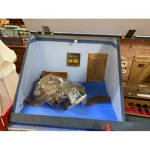 420 - Fully furnished collectors doll's house and accessories with lighting 180W 84H 40D (trays not includ... 