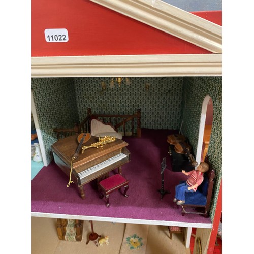 420 - Fully furnished collectors doll's house and accessories with lighting 180W 84H 40D (trays not includ... 