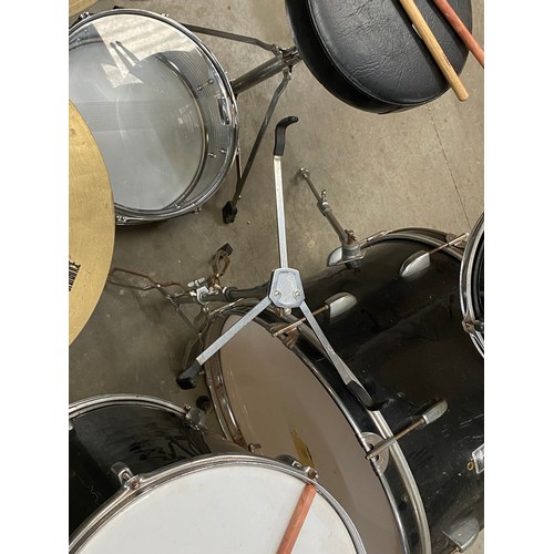 105 - Performance Percussion drum kit