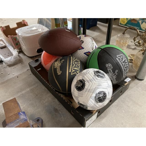 425 - 2 Akak Slamdunk basketball balls, Nike Pitch Premier League football, 2 Wilson NFL balls, Mitre Impe... 