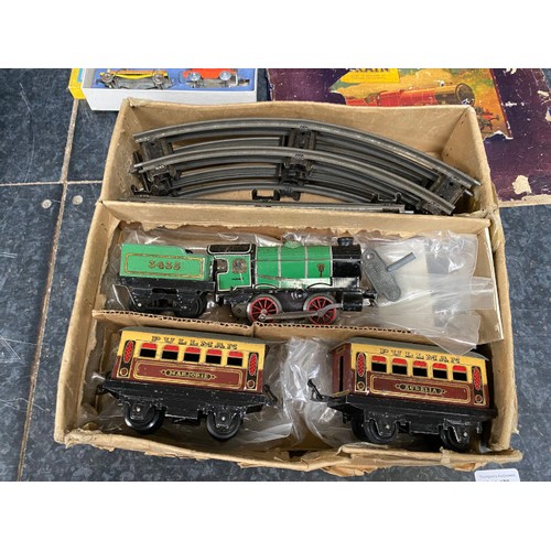 479 - Hornby O gauge clockwork passenger train set (box as seen), Kay trackless clockwork train set, boxed... 