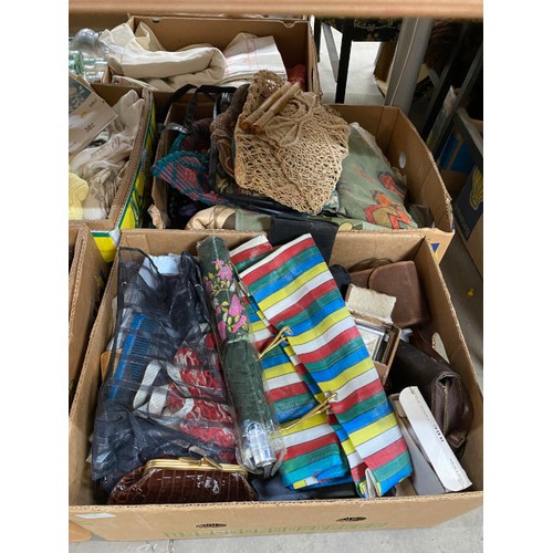 404 - Good quantity of mainly vintage table linens, curtains, fabrics, bed linens, blankets, scarves, bags... 