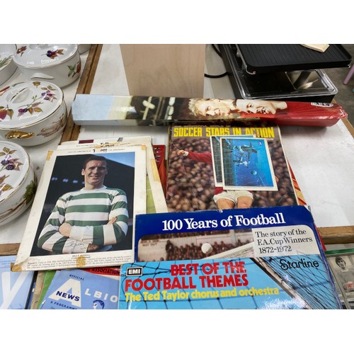 392 - Good collection of vintage football programmes, magazines and memorabilia including Sunderland AFC 6... 