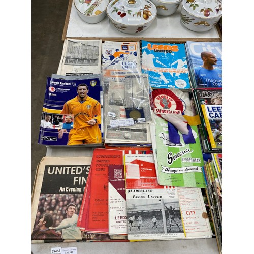 392 - Good collection of vintage football programmes, magazines and memorabilia including Sunderland AFC 6... 