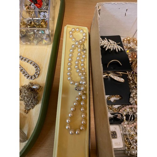 373 - Collection of jewellery & watches inc. 9ct gold neck chains & earrings (Chains tangled up- as seen),... 