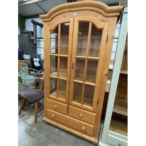 100 - Pine 2 door display cabinet with 1 key 189H 104W 40D