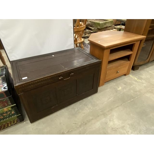 112 - Modern oak effect trunk 54H 92W 50D & an oak media stand 56H 76W 56D