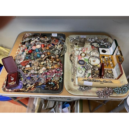 259 - 2 good trays of jewellery inc. costume & silver