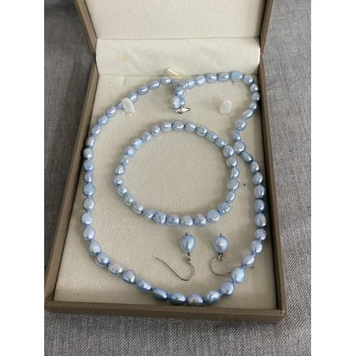 291 - Freshwater pearl necklace, matching bracelet & earrings on silver fittings