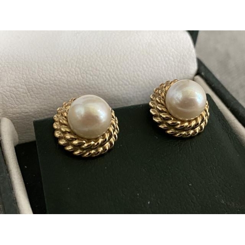 296 - Pair of 9ct gold & pearl clip on earrings 4.4g