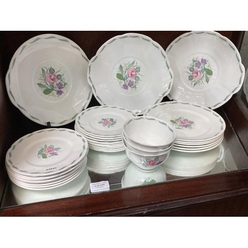 359 - 30 pieces of Susie Cooper 'Fragrance' china