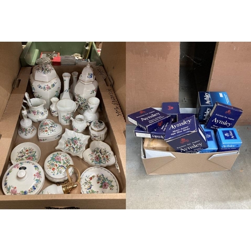 386 - 20 pieces of Aynsley 'Pembroke' china with boxes