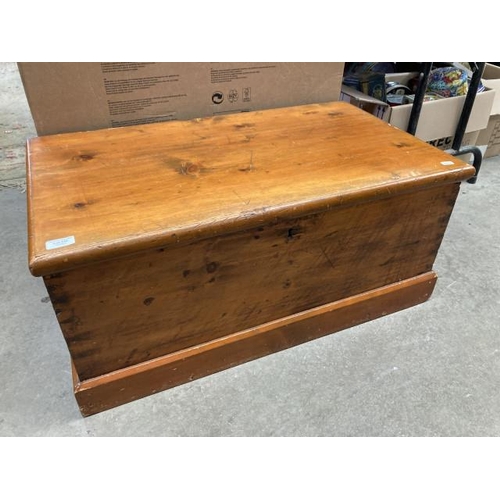 446 - Victorian pine blanket box 37H 84W 47D