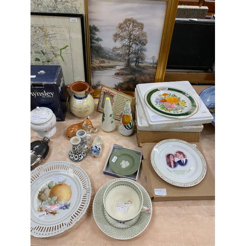 423 - Assorted collectables including Copeland Spode Italian dish, Highland stoneware ovenproof dish, RHS ... 