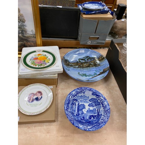 423 - Assorted collectables including Copeland Spode Italian dish, Highland stoneware ovenproof dish, RHS ... 