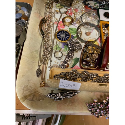 259 - 2 good trays of jewellery inc. costume & silver