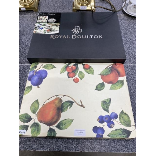 207 - Boxed Royal Doulton 14 piece 'Vintage Orchard' table place set