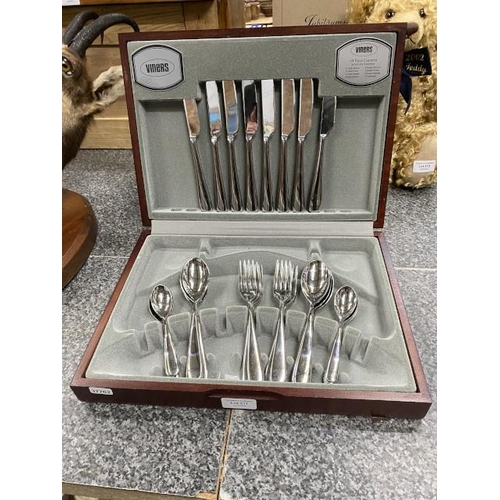 211 - 32 piece canteen of Alessi Inox 18/10 cutlery