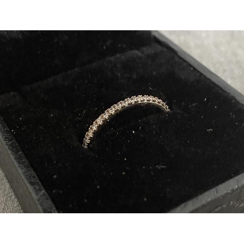 289 - 9ct gold and CZ ring (size N)