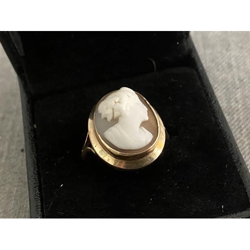 292 - 9ct gold Cameo ring (size J 1/2, 3.5g)